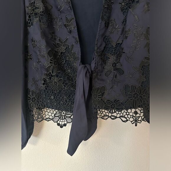 Lovers + friends navy and black top with tie front lace Sz XXS - Picture 9 of 10